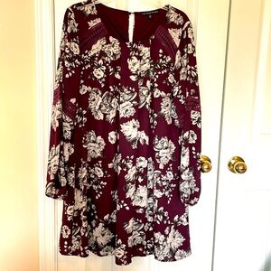 Fifth & Park Aline Dress, Burgundy dress with beautiful white design Siz…